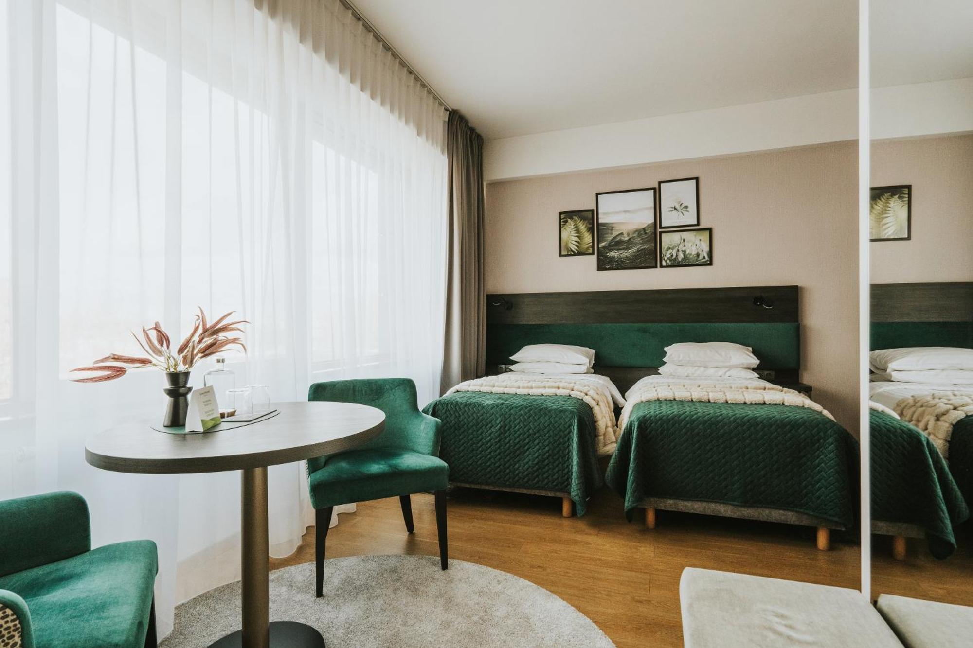 Green Hotel Иновроцлав Екстериор снимка